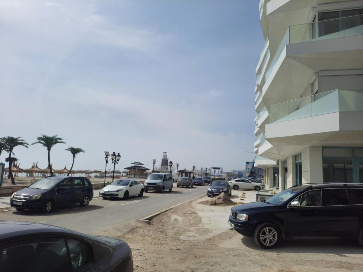 Beach Residence 10 Metri Pana La Plaja Нэводари Экстерьер фото