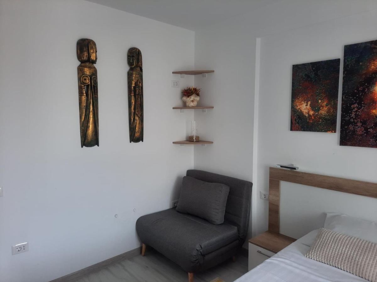Beach Residence 10 Metri Pana La Plaja Нэводари Экстерьер фото