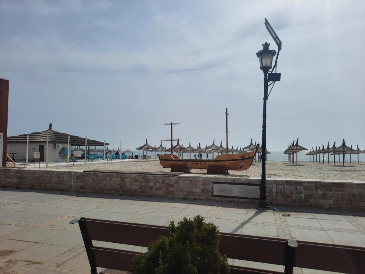 Beach Residence 10 Metri Pana La Plaja Нэводари Экстерьер фото